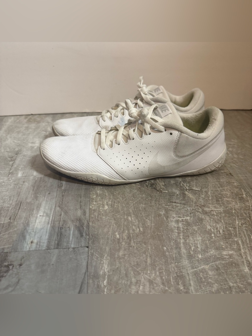 Nike Women’s Cheer Sideline IV White Lace-Up Low Top Sneaker Shoes Size 11